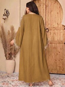 Al Najma 大尺碼女款貼花休閒派對與旅行阿拉伯風洋裝 - 咖啡棕 - 查看 2