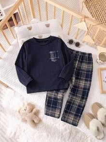 SHEIN 2pcs Kids Young Boy Minimalist Solid Color Crew Neck Long Sleeve T-Shirt With Pocket And Woven Plaid Pattern Long Pants, Loose Casual Pajama Set, Soft Comfortable Loungewear Set, Suitable For All Seasons, Suitable For Home Wear - Navy Blue - View 3