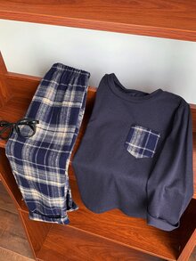 SHEIN 2pcs Kids Young Boy Minimalist Solid Color Crew Neck Long Sleeve T-Shirt With Pocket And Woven Plaid Pattern Long Pants, Loose Casual Pajama Set, Soft Comfortable Loungewear Set, Suitable For All Seasons, Suitable For Home Wear - Navy Blue - View 5