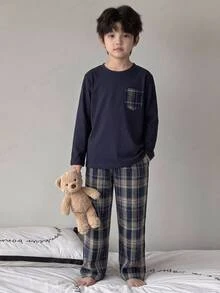 SHEIN 2pcs Kids Young Boy Minimalist Solid Color Crew Neck Long Sleeve T-Shirt With Pocket And Woven Plaid Pattern Long Pants, Loose Casual Pajama Set, Soft Comfortable Loungewear Set, Suitable For All Seasons, Suitable For Home Wear - Navy Blue - View 2