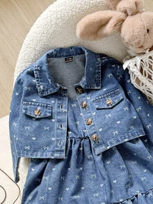 SHEIN 2pcs/Set Baby Girl Blue Denim Loose Short Jacket & Heart Bow Pattern Cami Dress Western Cowgirl - Blue - View 4