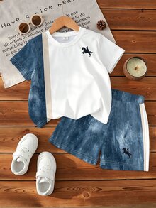 SHEIN 【1組隨機發貨】男童夏季短袖兩件套，丹寧感藍白拼色條紋上衣搭配純色基礎下裝，精緻小印花點綴，隨機款式發貨，版型俐落不緊身，簡約優雅長褲，耐洗不易褪色，適合戶外玩耍、上學通勤、假期出遊 - 彩色 - 查看 3