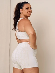 Lele Munniz 女款豹紋交叉背心上衣與短褲運動套裝 - 米色 - 查看 7