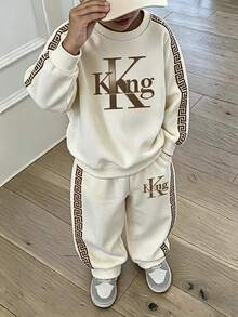 SHEIN 2件組兒童青少年男孩休閒運動學院風 King 字母印花圓領長袖運動衫與長褲套裝，適合通勤、上學、日常休閒、度假、旅行、運動，秋冬穿著 - 杏色 - 查看 5