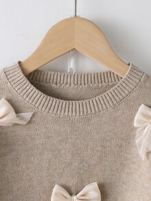 SHEIN 女童燕麥色中厚針織毛衣套裝，秋冬新款，手工重工3D歐根紗珍珠光蝴蝶結圓領落肩長袖針織上衣 + 燕麥色可愛短百褶裙，柔軟舒適面料，適合春秋單穿、冬季疊穿，適用於假期、出遊、派對、觀光、購物、休閒穿著 - 杏色 - 查看 7