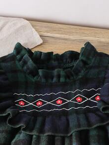 SHEIN 女童綠色格紋編織羊毛印花公主洋裝，簡約優雅時尚舒適，適合外出與春秋季節 - 綠色 - 查看 4