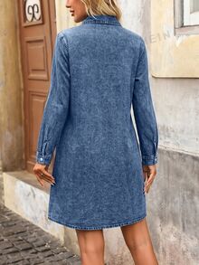 SHEIN Essnce 大尺碼女款翻領長袖前排扣褶皺寬鬆A字休閒牛仔洋裝，秋冬波希米亞度假鄉村節慶風，藍色 - 藍色 - 查看 2