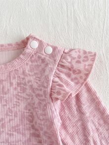 SHEIN 2件組幼兒女嬰連身衣 可愛粉白配色 長袖圓領鈕扣款 舒適保暖 適合假期與日常 秋冬休閒 柔軟舒適 附髮箍 - 粉色 - 查看 6