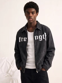 VOXRYNE Chaqueta vaquera negra lavada y ajustada con bordado de texto gótico, estilo casual de calle, otoño/invierno - Negro - Ver 2
