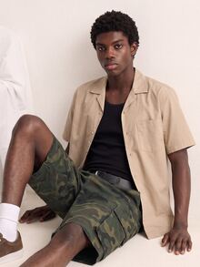 VOXRYNE Men's Street Style Casual Multi-Pocket Cargo Camouflage Denim Shorts - Army Green - View 3