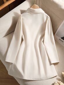 SHEIN Abrigo para niñas preadolescentes, ropa de otoño, blanco roto, manga larga, casual, lindo, estilo chica cool, cómodo, suave, elegante, versátil, cuello en V, botones, dobladillo plisado, chaqueta ajustada - Albaricoque - Ver 6