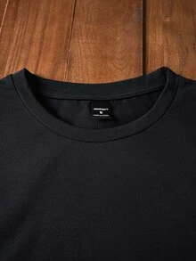 Manfinity RebelGame Men's Casual Textured Fabric Short Sleeve T-Shirt, Everyday Versatile Wardrobe Staple Basic Style, Daily Essential All-Match Vacation Father's Day Gifts, Football - Black - View 3