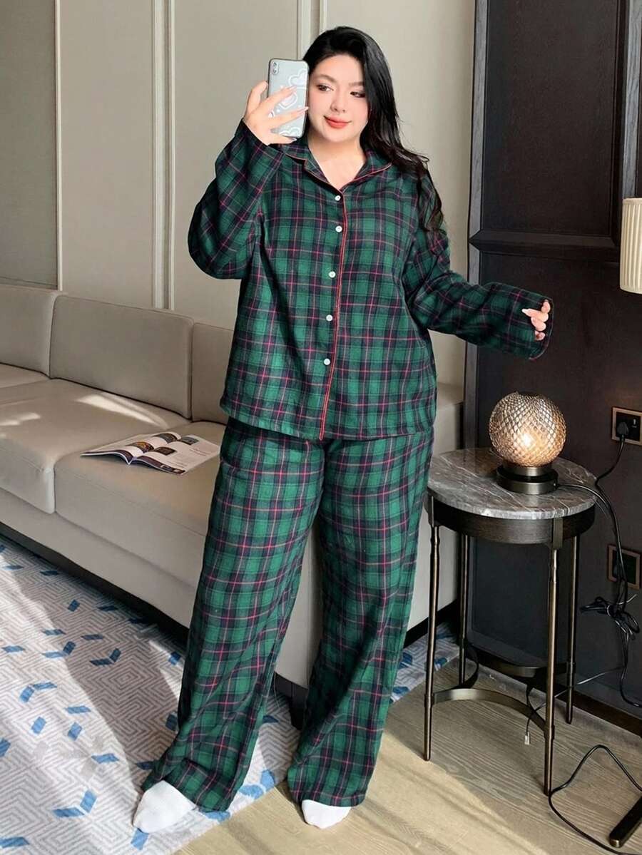 Dazy Plus 大尺碼寬鬆格紋翻領上衣與長褲睡衣套裝，適合四季穿著，冬季服飾聖誕款 - 墨綠色 - 查看 1