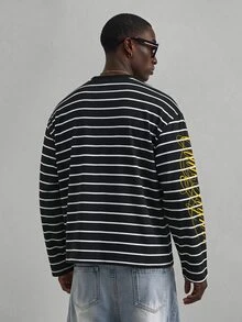 STYNVO 男士黑白條紋長袖圓領T恤，袖口字母印花，時尚極簡街頭風，休閒度假海灘秋季穿搭 - 黑與白 - 查看 2