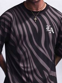 NobleFwd 男士復古斑馬條紋圓領短袖 LA 圖案印花寬鬆休閒街頭風上衣 T-shirt - 彩色 - 查看 5