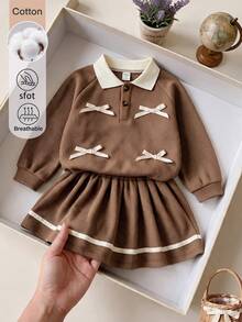 SHEIN 女童 2 件套套裝 4-7 歲，棕色華夫格針織 Polo 長袖上衣配蝴蝶結與百褶裙，秋冬棉質休閒服飾套裝 - 杏色 - 查看 2