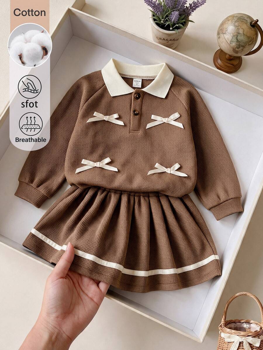 SHEIN 女童 2 件套套裝 4-7 歲，棕色華夫格針織 Polo 長袖上衣配蝴蝶結與百褶裙，秋冬棉質休閒服飾套裝