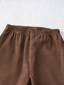 SHEIN 2件組小男孩休閒運動學院街頭風可愛酷帥長袖POLO衫+長褲，適合日常穿著、上學、外出、運動，春秋季節穿著，整體設計簡約優雅，男孩穿著此套裝將感到舒適並展現休閒時尚形象 - 彩色 - 查看 4