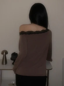 DAZY 女款對比色蕾絲飾邊寬鬆長袖不對稱肩休閒度假韓系街頭風春夏秋上衣 T-shirt - 棕色 - 查看 2