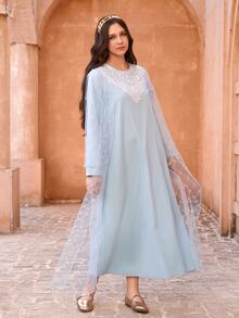 SHEIN Bộ 2 món váy dài phong cách Ả Rập truyền thống thanh lịch cho bé gái, phủ lưới, cổ ren họa tiết hoa, phù hợp đi chơi, dự tiệc và lễ kỷ niệm - Màu xanh lam - Xem 6