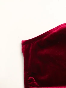 SHEIN 少女優雅韓風天鵝絨單肩長洋裝 側收褶半正式派對長禮服 奢華亮面胸針 透明肩帶 修身版型 酒紅色 - 酒紅色 - 查看 6