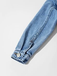 SHEIN طقم من قطعتين للفتيات الصغيرات، جاكيت قصير وبنطلون من الدنيم الأزرق الفاتح بغسيل متوسط، ستايل Y2K كاوبوي فينتاج أساسي مع تمزيق ومرصع بالراينستون، للعودة إلى المدرسة والخريف - أزرق متوسط - مشاهدة 9