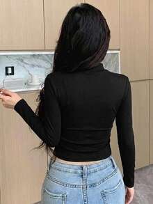 DAZY تي شيرت نسائي بتصميم بسيط بلون موحد وياقة نصف عالية وقصة ضيقة وأكمام طويلة ملابس منزلية للخريف - الأسود - مشاهدة 2