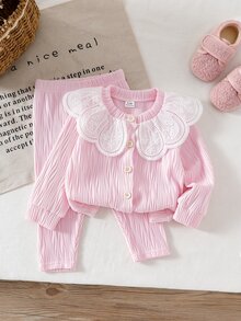 SHEIN 2件組幼兒女童夾克褲套裝，可愛粉色與白色純色，百褶蕾絲長袖鈕扣前開襟，標準版型，荷葉邊，冬季節日保暖舒適，秋季女童裝 - 粉色 - 查看 1