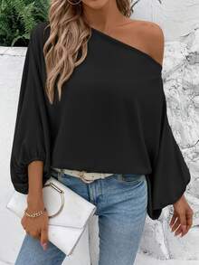 SHEIN Blusa de un hombro con mangas de murciélago asimétricas de cuello sólido - Negro - Ver 1