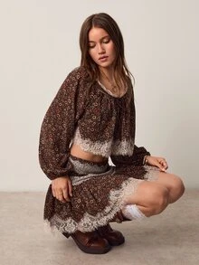 Willow Rêve طقم بلوزة نسائية بأكمام طويلة مع تنورة قصيرة بتصميم دانتيل زهري بني مرقع - بني - مشاهدة 1