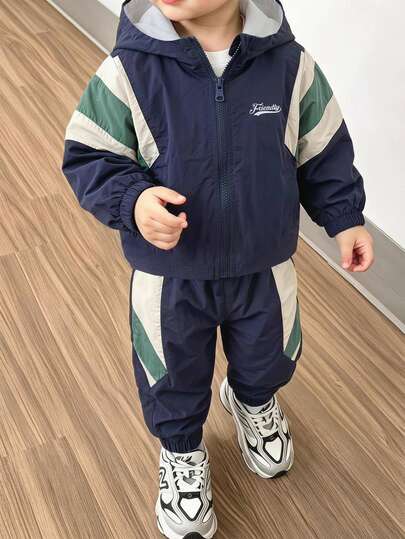 SHEIN 2pcs/Set Boys Casual Minimalist Hooded Jacket Outfit, Colorblock Black Small Logo Print, Autumn/Winter Fashion Toddler Clothing, Suitable For Daily Wear, School, Travel, Sports, Spring/Autumn/Winter Seasons, Minimalist Design, Comfortable And Fashionable, Practical And Stylish Boys Wardrobe Choice