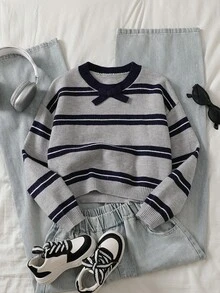Áo len thu đông casual cho bé gái tween, cổ tròn, vai trễ, tay dài, họa tiết kẻ sọc trang trí nơ - Màu Xám nhạt - Xem 3