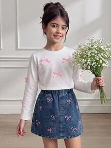 Elladie kids طقم بناتي حلو وناعم من قطعتين للعودة إلى المدرسة في الخريف، بلون وردي فاتح سادة، توب أساسي بأكمام طويلة مزين بفيونكة ثلاثية الأبعاد، مع تنورة جينز مغسولة بتأثير مهترئ ودبوس - أبيض - مشاهدة 5