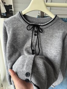 DAZY 女士撞色蝴蝶结纽扣前长袖休闲针织毛衣秋季 - 杏色 - 查看 3