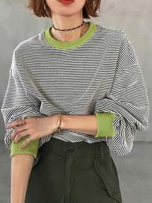 FRIFUL 女款圓領長袖綠白條紋對比飾邊T恤，日常秋季復古街頭風休閒復古70年代80年代校園外出穿搭 - 綠色 - 查看 3