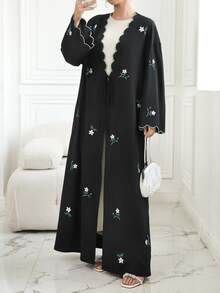 Al Najma 貝殼對比飾邊花卉刺繡喇叭袖前包領長款阿巴雅 正式洗禮賓客裝 黑白秋季端莊優雅休閒正式婚禮穿搭 - 彩色 - 查看 5