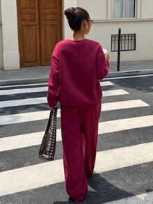Muchica 女款秋冬新款酒紅色針織保暖內裡字母印花寬鬆運動衫與運動褲套裝，適合外出與街頭穿搭 - 中紫紅色 - 查看 2