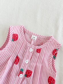 SHEIN 女嬰夏季夢幻之選無袖淺紫色與白色格紋連身褲，柔軟甜美淺紫色調，清新田園風，經典格紋圖案增添俏皮感，修身剪裁凸顯可愛魅力。適合外出、拍照、自由玩耍、戶外休閒運動及參加歡樂派對，讓您的寶寶瞬間成為時尚甜心。 - 粉色 - 查看 6