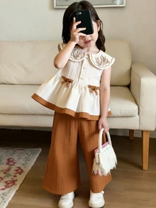 SHEIN 2件組女嬰休閒可愛花卉刺繡翻領無袖上衣與褲子套裝 春夏拍照用 親子款 日常穿著 米白色/棕色 - 杏色 - 查看 6