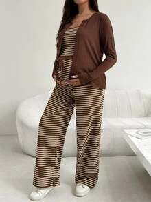 SHEIN طقم كاجوال 3 قطع للحوامل: توب بلون سادة بأكمام طويلة وأزرار أمامية، كاميسول مخطط، وبنطلون واسع الساق - بني - مشاهدة 4