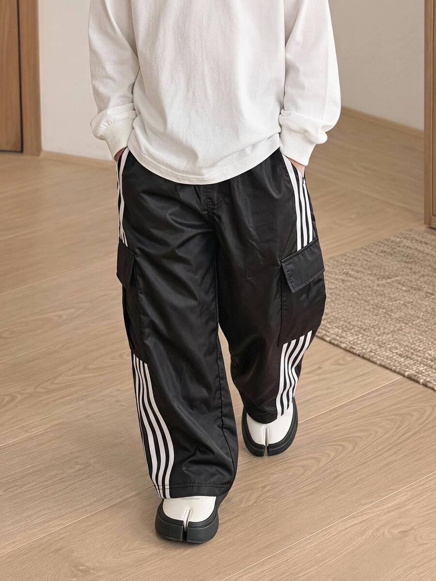 SHEIN Mirajuku Boys' Autumn And Winter Cargo Pants, Featuring Large Pocket Decorations, Loose Straight-Leg Style, Suitable For Daily Wear In Autumn And Winter. - Black - View 1
