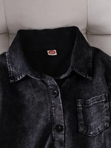 SHEIN Vacaura 小男孩 2件組休閒復古水洗黑色丹寧短袖鈕扣襯衫與短褲套裝，柔軟棉質透氣，適合 4-7 歲幼兒兒童 - 黑色 - 查看 6