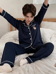 男孩時尚可愛熊圖案長袖上衣與長褲舒適泡泡紋理布料居家服套裝 - 藏蓝色 - 查看 3