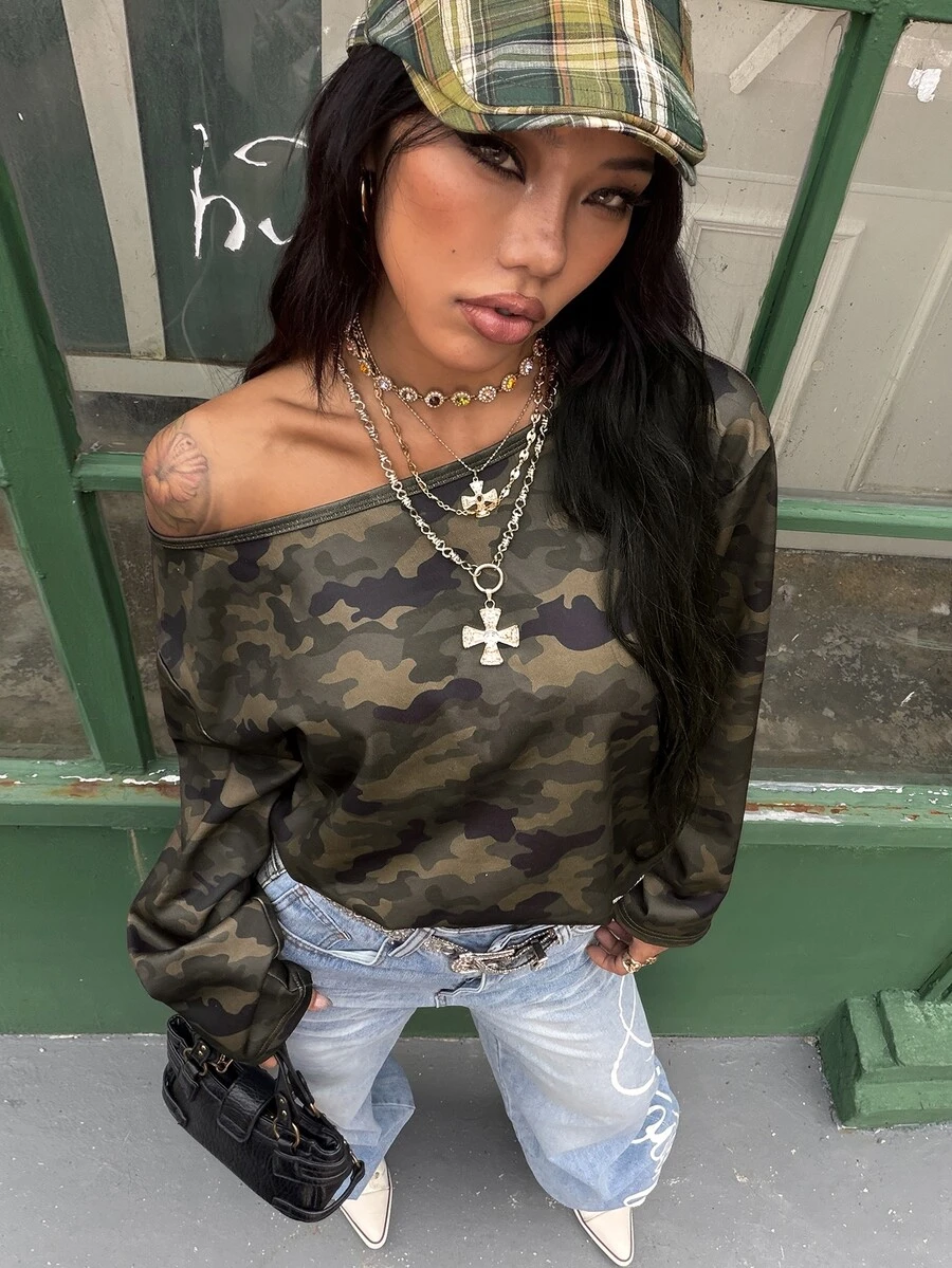 Coolane 女款秋冬街頭風性感 Y2K 時尚日常穿著復古派對軍綠迷彩寬鬆露肩 T-shirt 休閒上衣 - 橄欖綠 - 查看 1