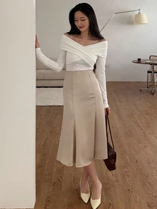 DAZY 純色露肩交叉包領長袖女上衣，學院風休閒上衣，秋季女裝外出穿搭上衣 - 白色 - 查看 4