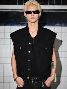 ROMWE MEN 男士骷髏圖案鉚釘設計背心外套 - 黑色 - 查看 9
