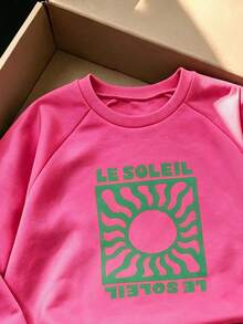 SHEIN 2件組 7-12歲女童街頭風太陽字母條紋印花長袖舒適抓絨連帽衛衣褲套裝，適合學校、假期、旅行，秋冬穿搭 - 玫紅色 - 查看 5