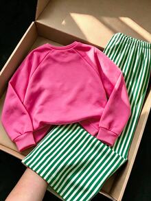 SHEIN 2件組 7-12歲女童街頭風太陽字母條紋印花長袖舒適抓絨連帽衛衣褲套裝，適合學校、假期、旅行，秋冬穿搭 - 玫紅色 - 查看 2
