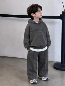 SHEIN Little Byeori 2件組兒童小男孩休閒簡約百搭日常舒適字母3D印花圖案連帽衫 寬鬆套頭灰色長袖衛衣 - 深灰色 - 查看 1