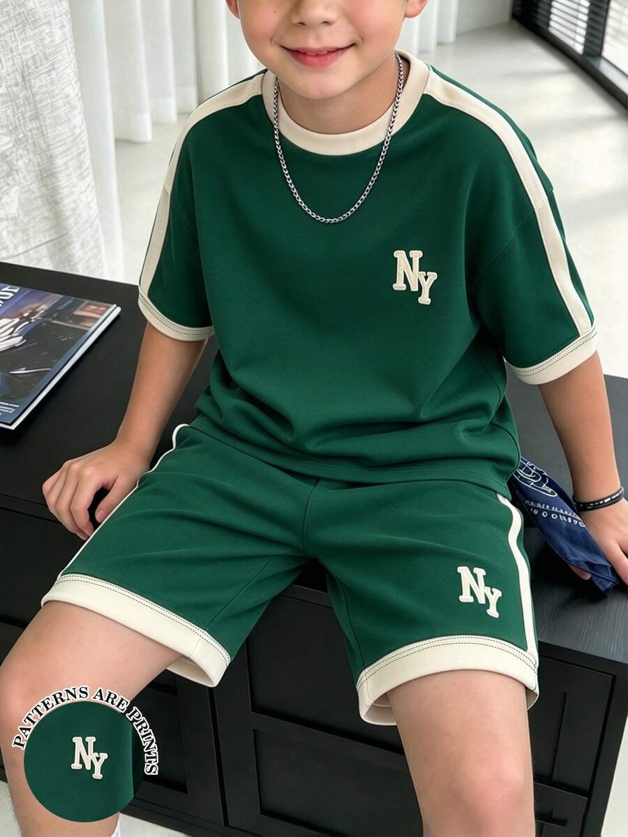 2件組 青少年男孩酷炫翅膀設計對比條紋時尚印花圓領短袖T恤與運動短褲套裝，適合度假派對 - 彩色 - 查看 1